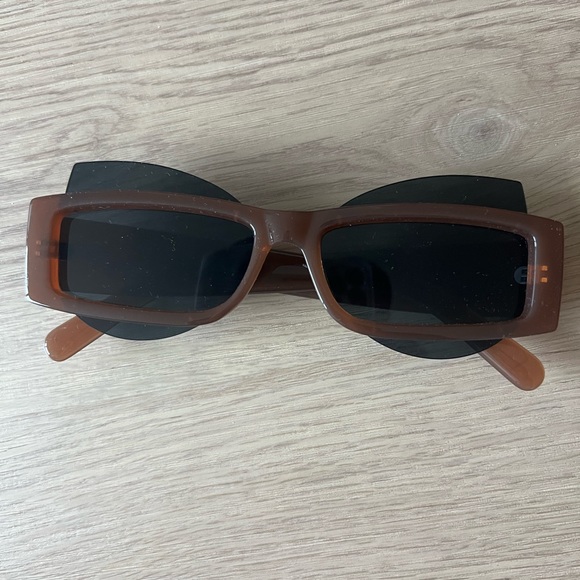 Funky sunglasses for Halloween - Picture 2 of 3